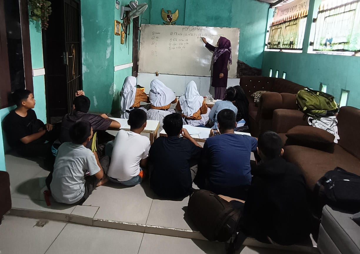 Kegiatan Bimbel Les Kelas 8